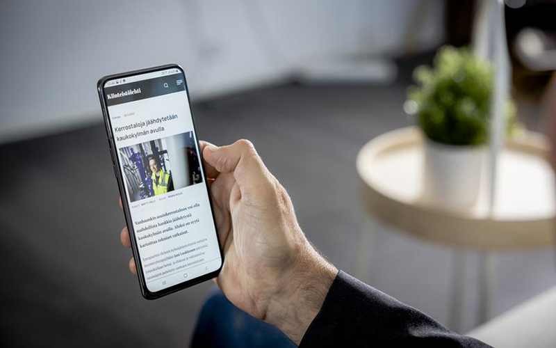 Suomen Kiinteistölehden mobiilisivut älypuhelimen ruudulla